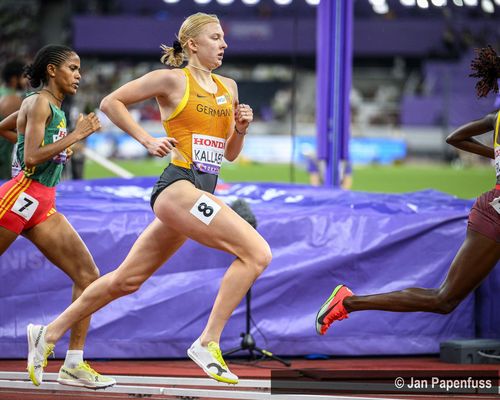 Jolanda Kallabis (FT 1844 Freiburg) in Runde 1 über 1.500 Meter 